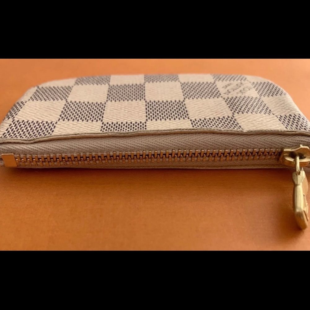 Louis Vuitton White Azur keychain pouch
Authentic - Picture 7 of 14
